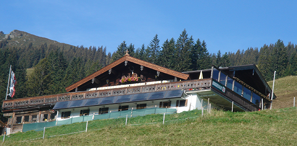 Frontansicht - Brugger-Alm Hinteransicht - Brugger-Alm